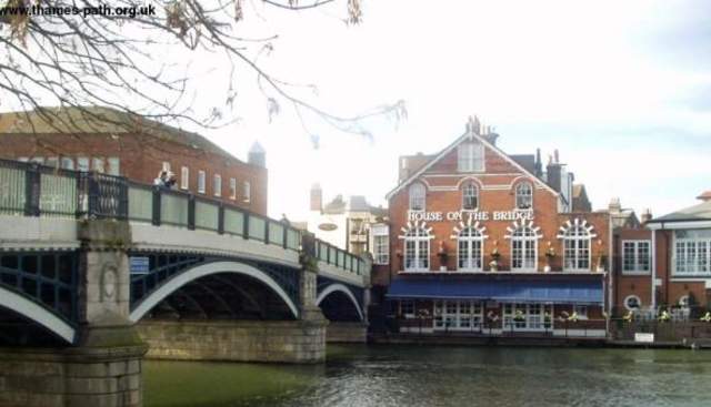A Walk Along The Thames in Eton