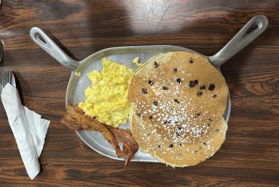 Dining Divas & Dudes Devour Lily’s Diner