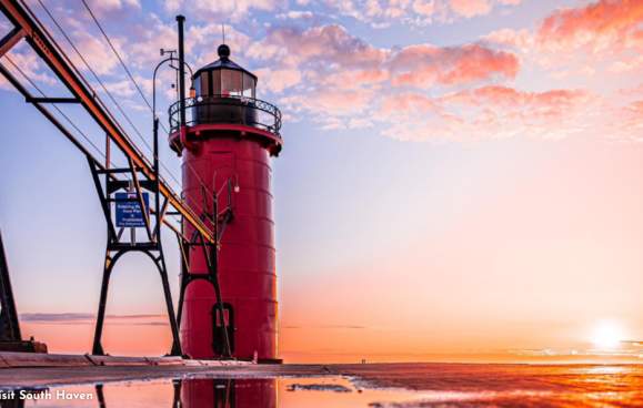 Great Lakes Maritime Adventures: West Michigan Lighthouses & Specialty Ships