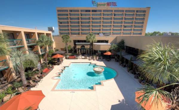 MCM Elegante Hotel Pool