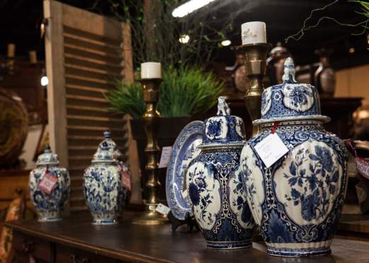 Urns At Burns Antik Haus In Beaumont, TX