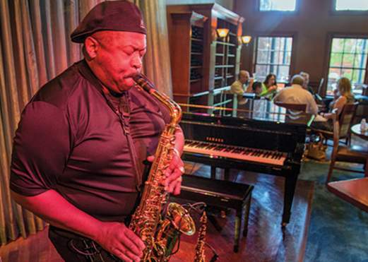Beaumont 101: Top Spots for Happy Hour or Dinner With Friends