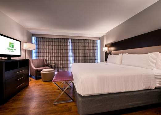 King executive suite hotel room