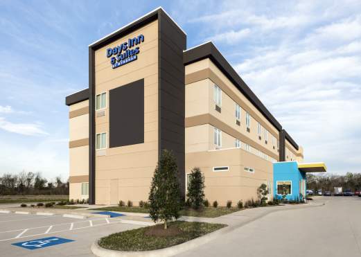 Days Inn & Suites by Wyndham Beaumont West/ I-10 & Walden