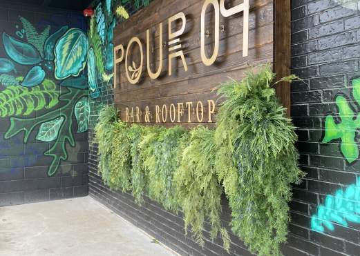 Pour09 Bar & Rooftop
