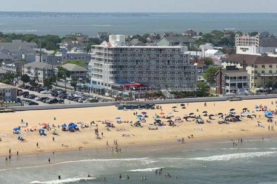 Commander Hotel & Suites