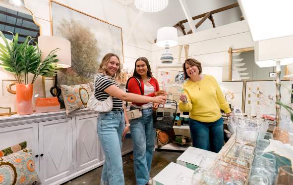 Girls’ Getaway in Clarksville, TN: Where to Stay, Shop, Sip & Unwind