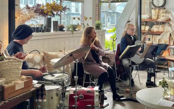 Sunday Sessions with Trio Afinado