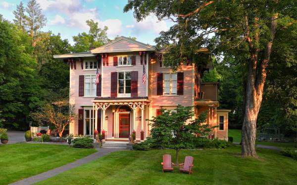 Landmark Inn