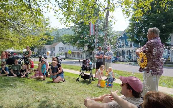 Bubble Circus! Show - Laurens Annual Community Day