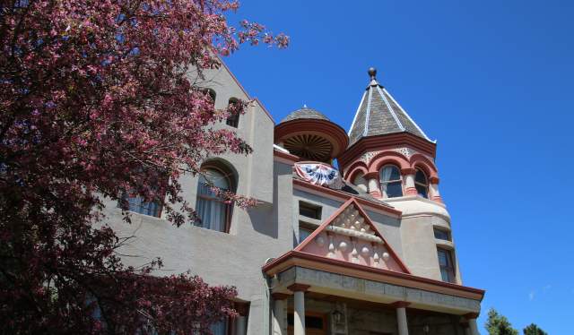 Nagle-Warren Mansion in Cheyenne during spring