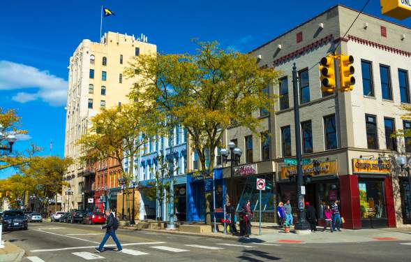 Man crossing Main Street in downtown Ann Arbor