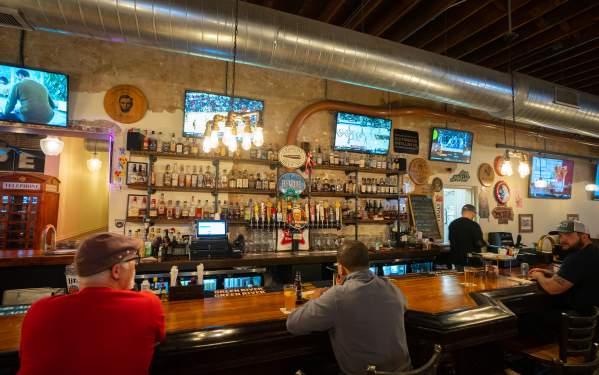 Where to Watch March Madness in Etown