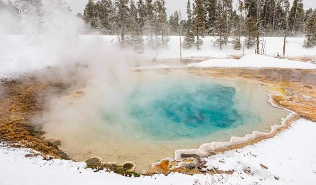 Cozy Winter Cabins & Holiday Lodges at Yellowstone National Park