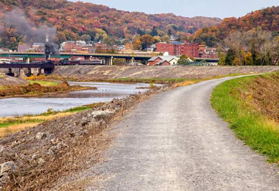 Canal-towpath-approaching-Cumberland-MD