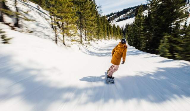 Snowboarding in Big Sky