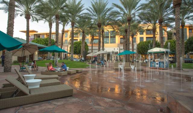 Kierland Commons
