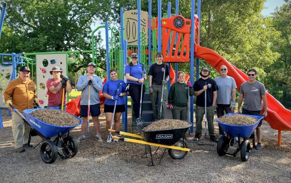 Volunteers Make an Impact at St. Stephens Park