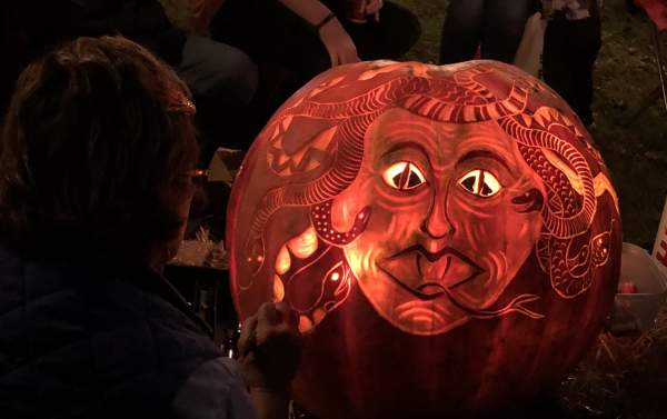 pumpkin carve
