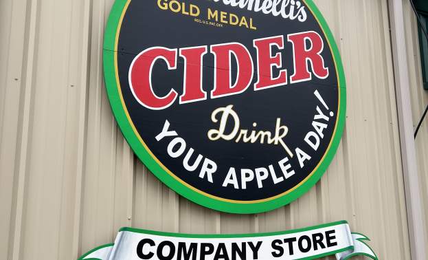 Martinelli’s Company Store & Tasting Room