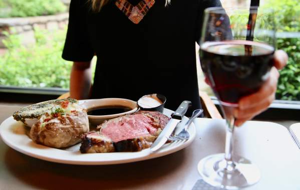 Best Steakhouses in Gatlinburg : Where to Eat After a Day in the Smokies