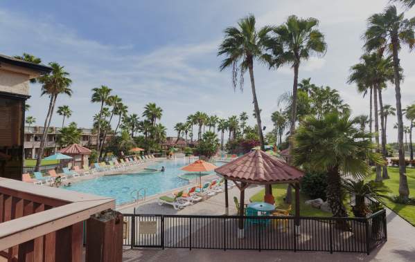 Isla Grand Pool