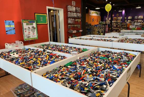Bricks & Minifigs Eugene