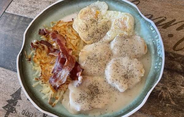 Pacos Family Diner
