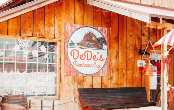 DeDe's Farmhouse Cafe