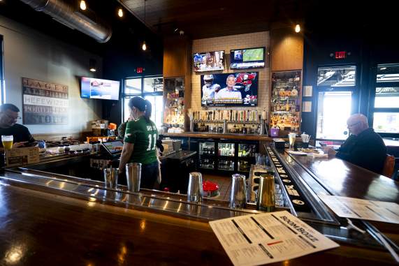 Where to Catch the Game in Elizabethtown