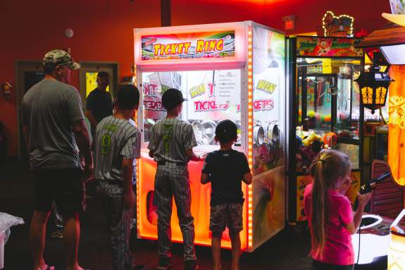 kids enjoying an arcade game at mr.gatti's arcade