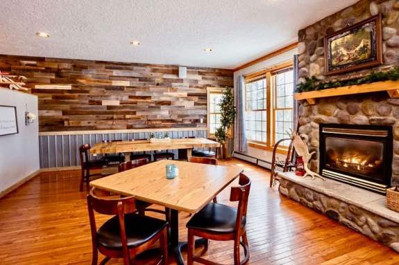 $5 Off Lakeside Dining at Raven Rock Grill.