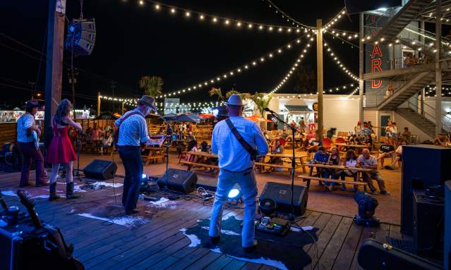 live music-sip yard