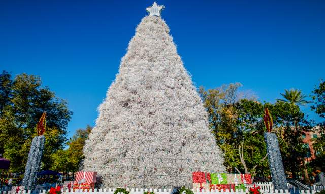 Five Tips for a Great Time at the Tumbleweed Tree Lighting Ceremony & Parade of Lights