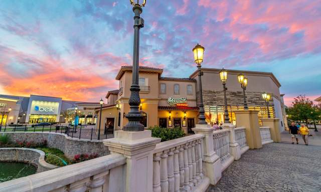 Bridge Street Town Centre: A Shopping & Dining Guide