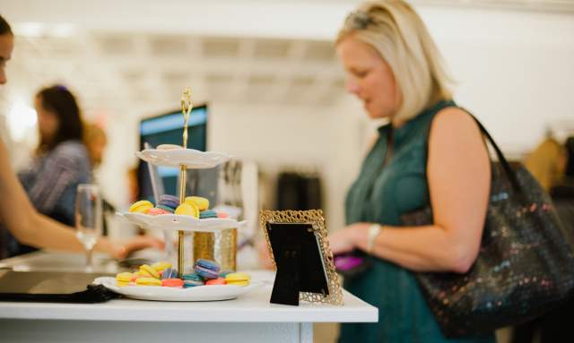 Shopping - Elitaire - checking out