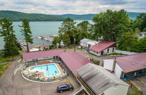 Lake 'N Pines Motel