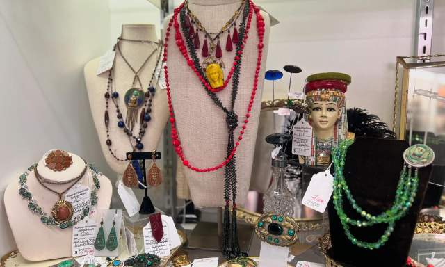 Holiday Gift Shopping Guide for: The Vintage Lover