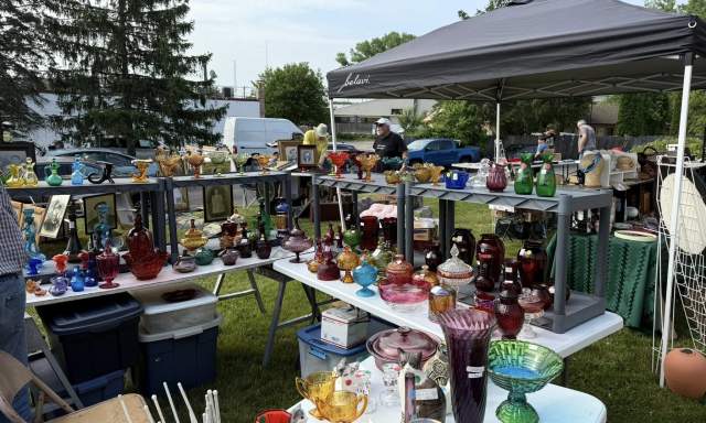 Roscoe Woodstock Antique Mall Outdoor Flea Market