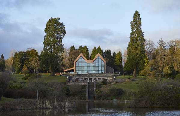 The Tawny Hotel Plumicorm restaurant across lake