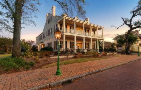 Fort Condé Inn