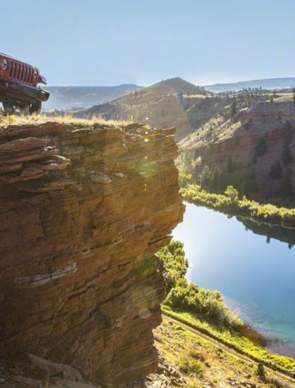 vehivle on an overlook