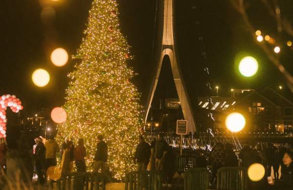 Holidays in Riverside Crossing Park