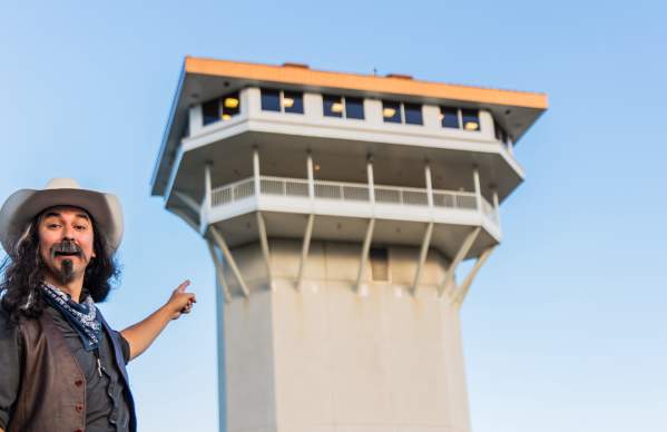 Buffalo Bill at Golden Spike Tower