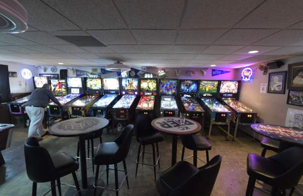 403 Club Daily Happy Hour