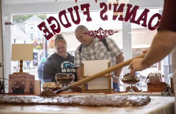 How to get free fudge on Mackinac Island