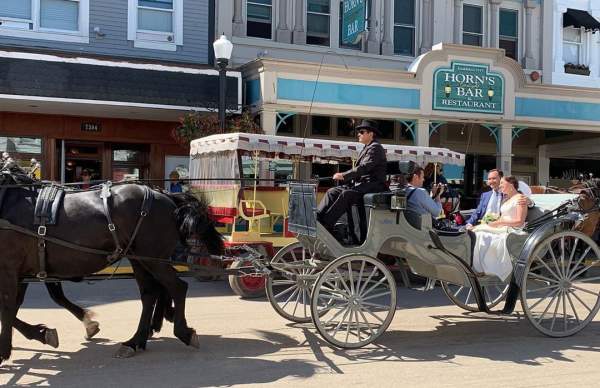 5 reasons fairytale weddings on Mackinac Island are real