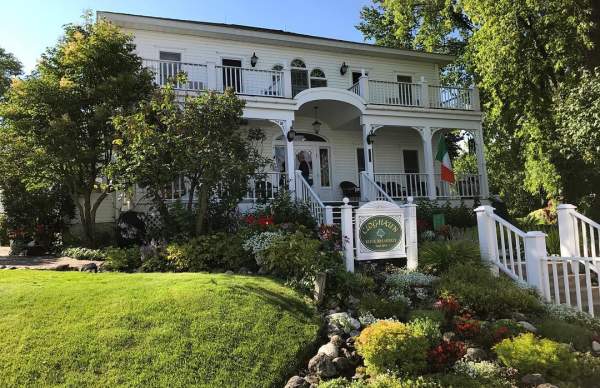 Places to Stay on Mackinac Island: Cloghaun B&B