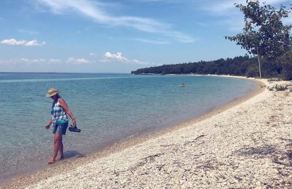 Does Mackinac Island have a beach?