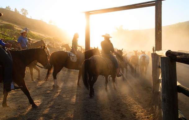 7 Reasons to Stay at a Wyoming Guest Ranch or Dude Ranch